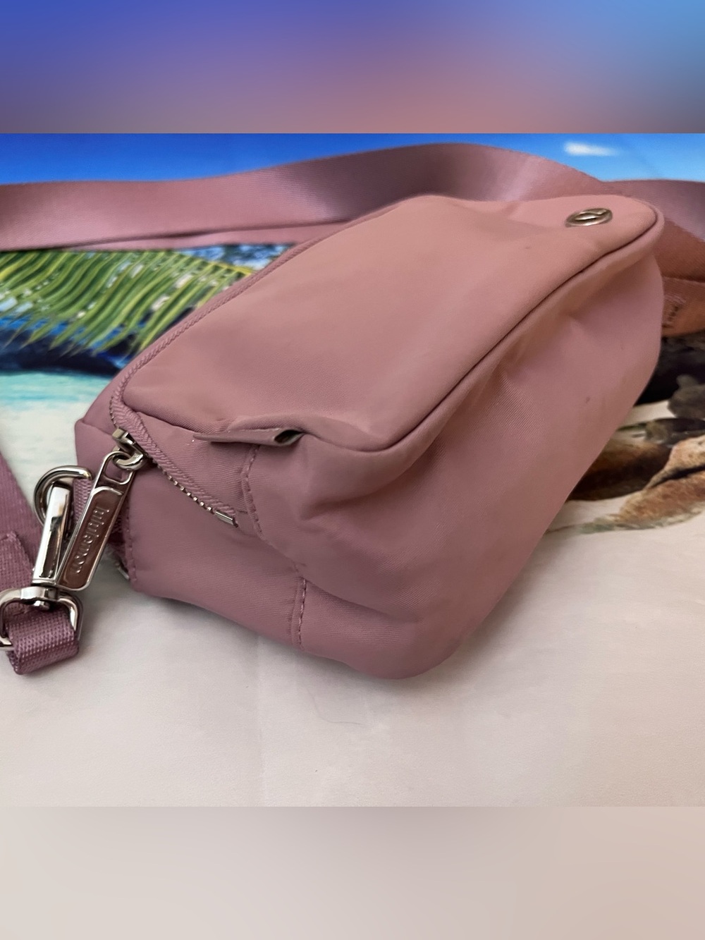 Lululemon Everywhere Crossbody Bag 2L - Picture 8 of 16